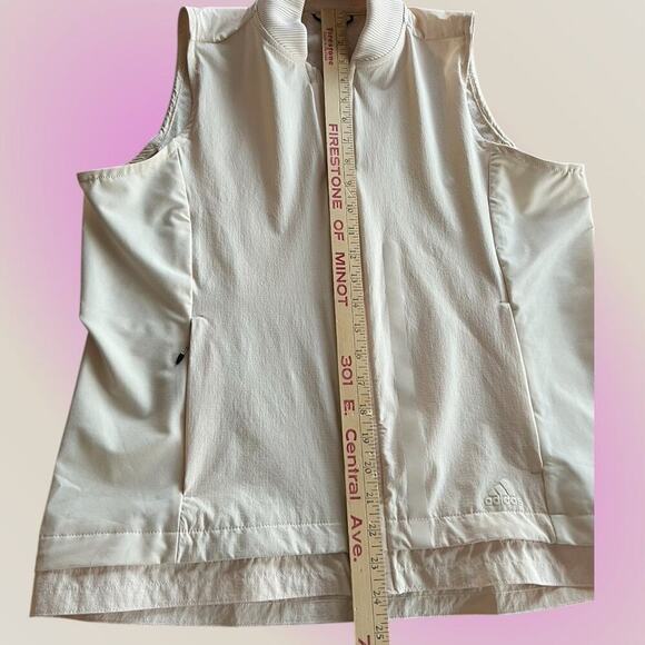 Adidas women’s running vest size M. Cream/ivory color. Full front zip. - Picture 11 of 12